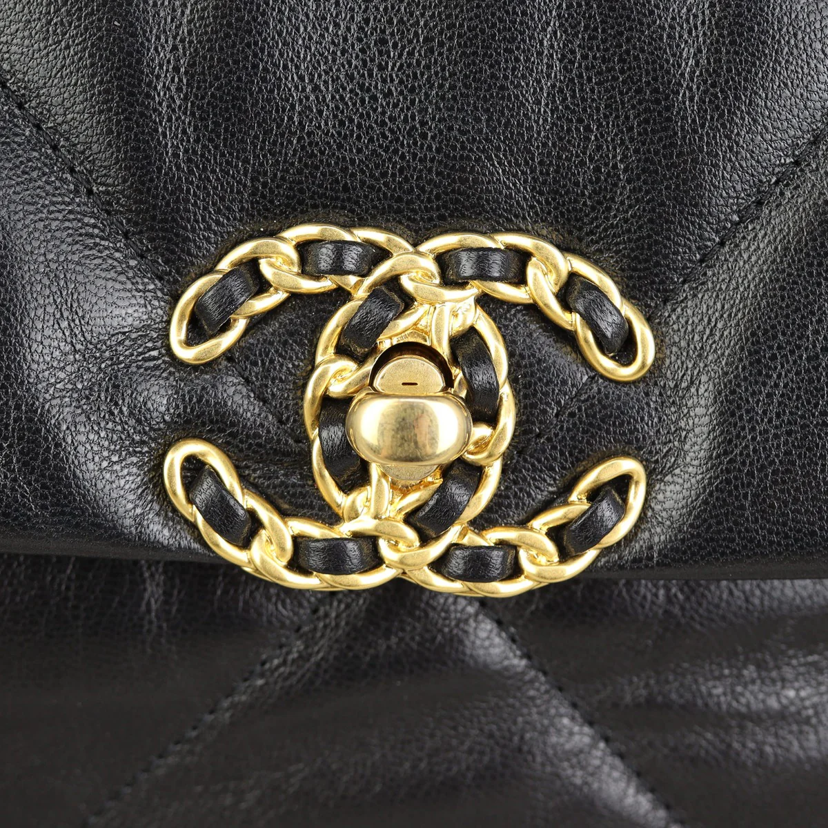 Chanel 19 Flap Bag Medium | Black - Image 9