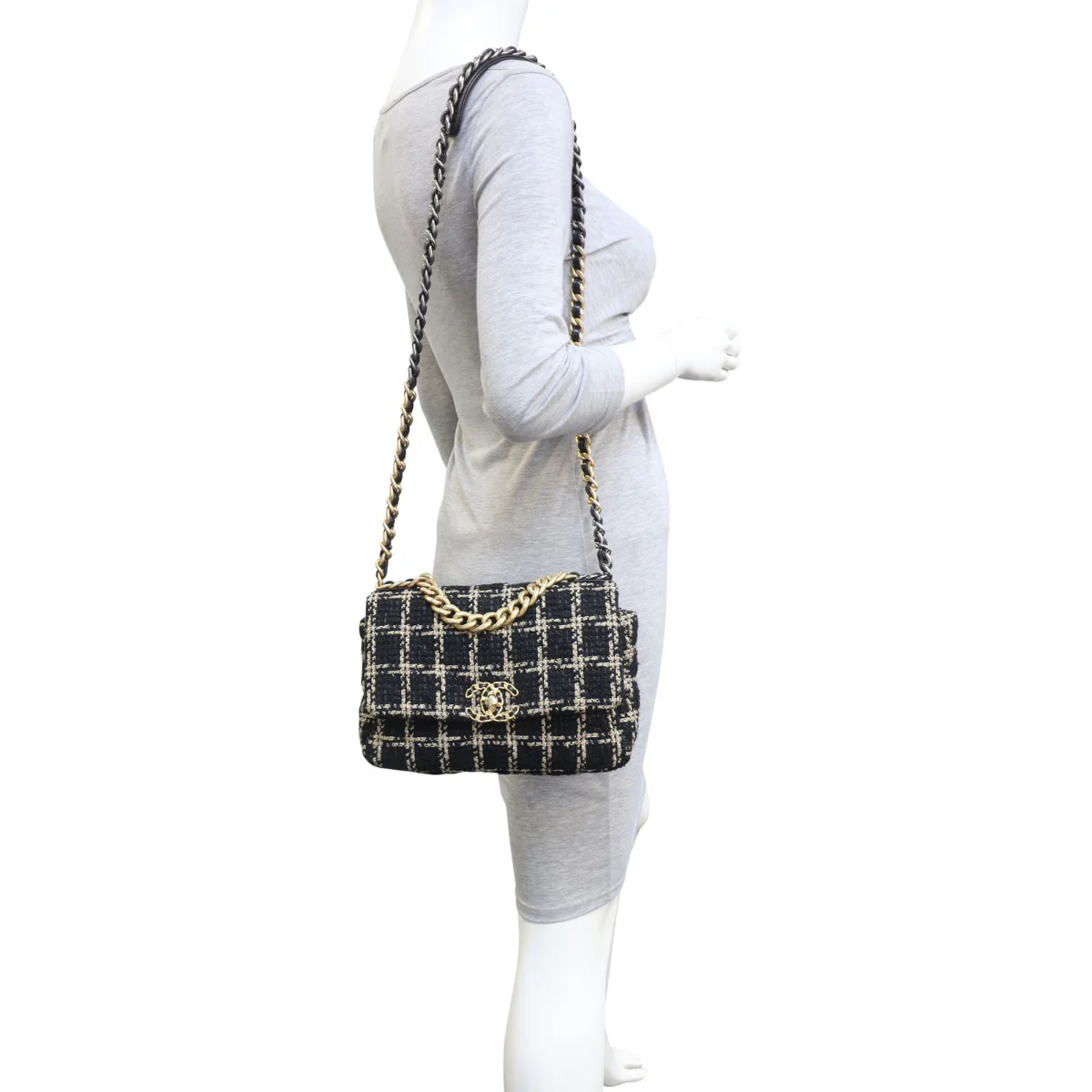 Chanel 19 Tweed Flap Bag Medium | Black - Image 12