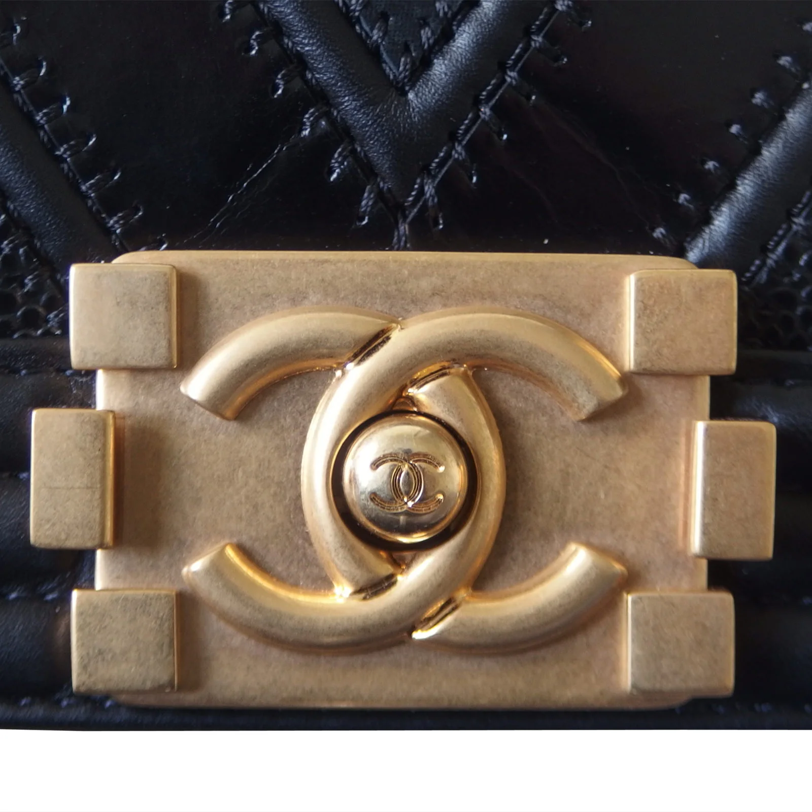 Chanel Boy Medium Plus - Image 3