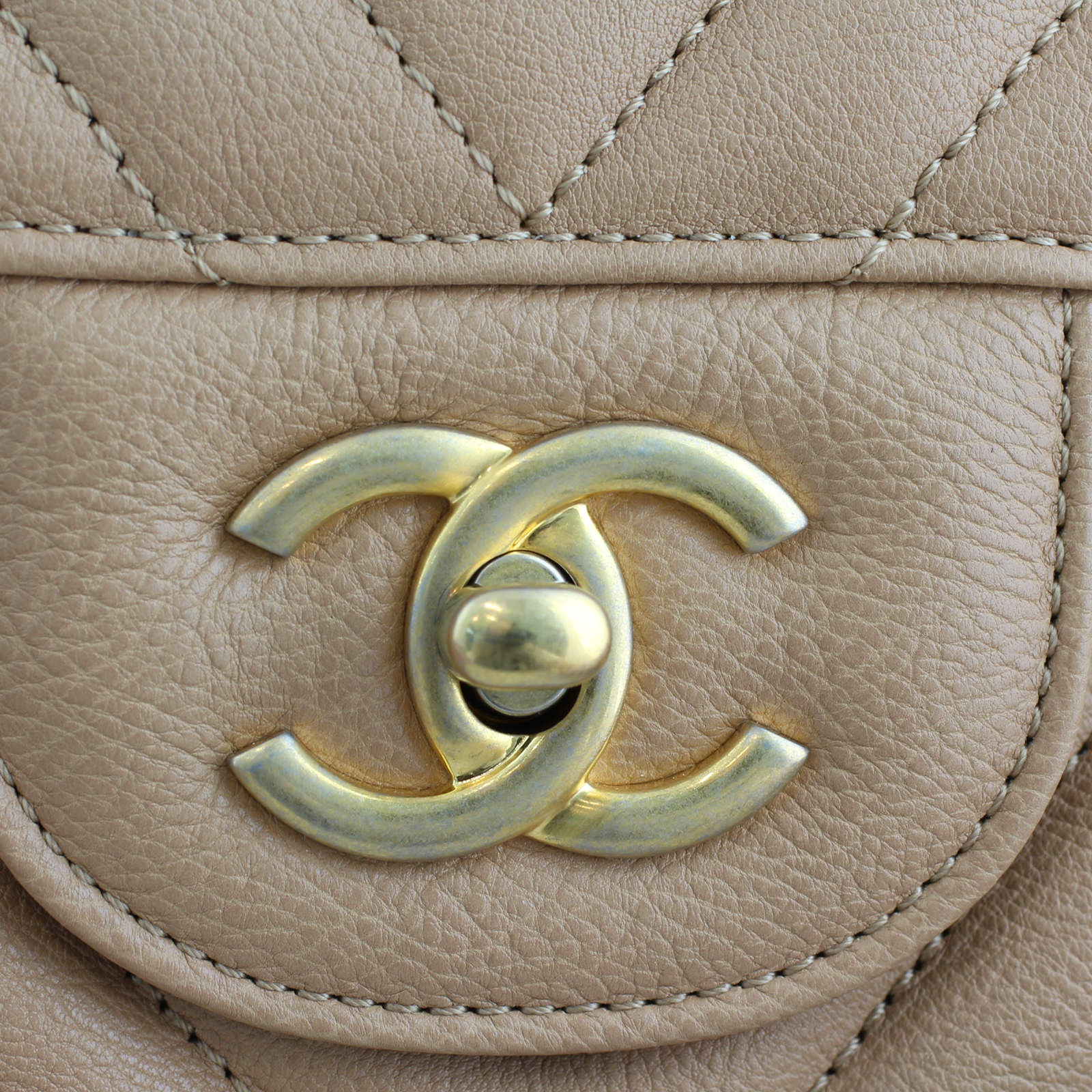 Chanel Classic Double Flap Jumbo Chevron | Beige Calfskin - Image 7