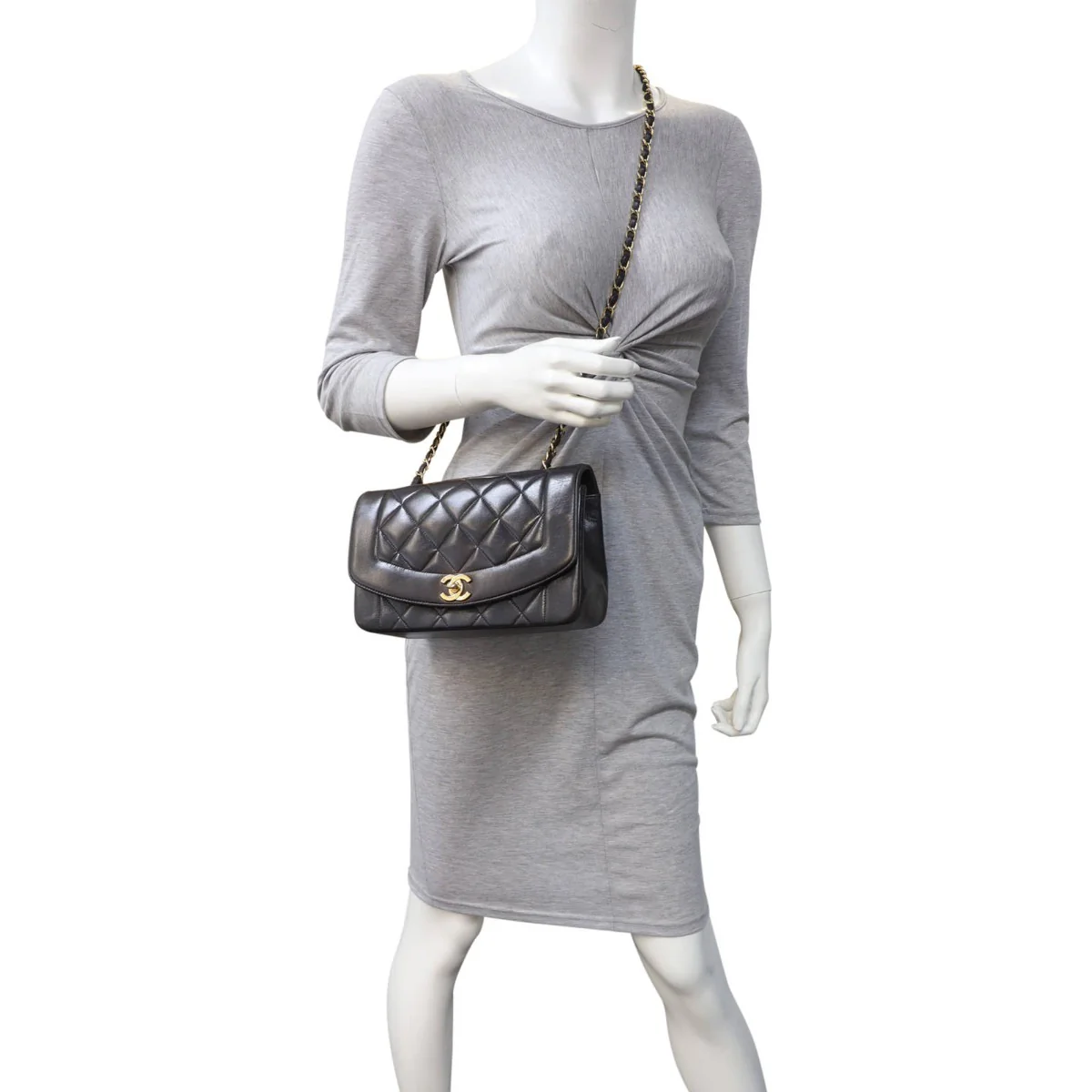 Chanel Diana Flap Bag | Lambskin - Image 12