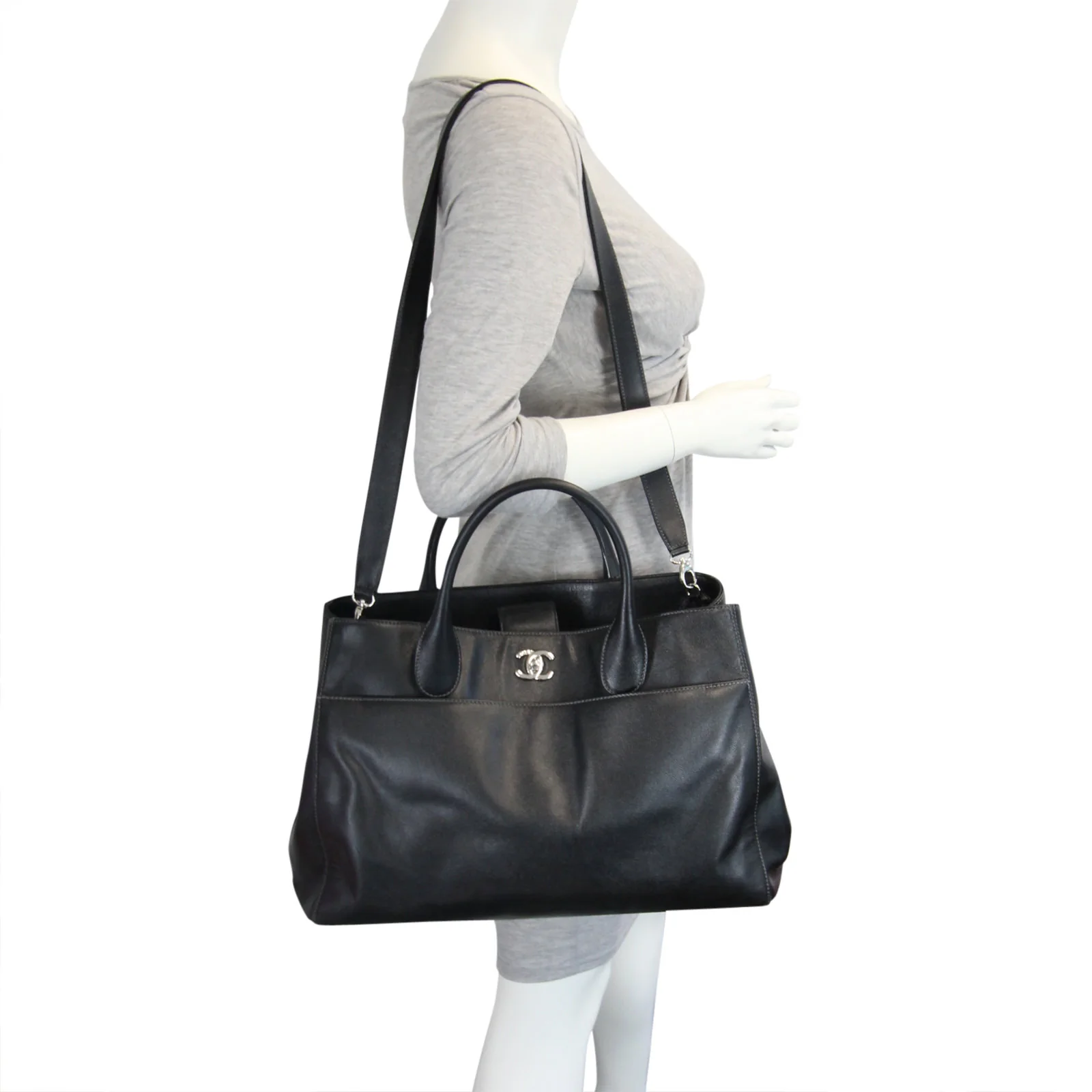 Chanel Large Shopping Bag Soft Caviar - Image 10