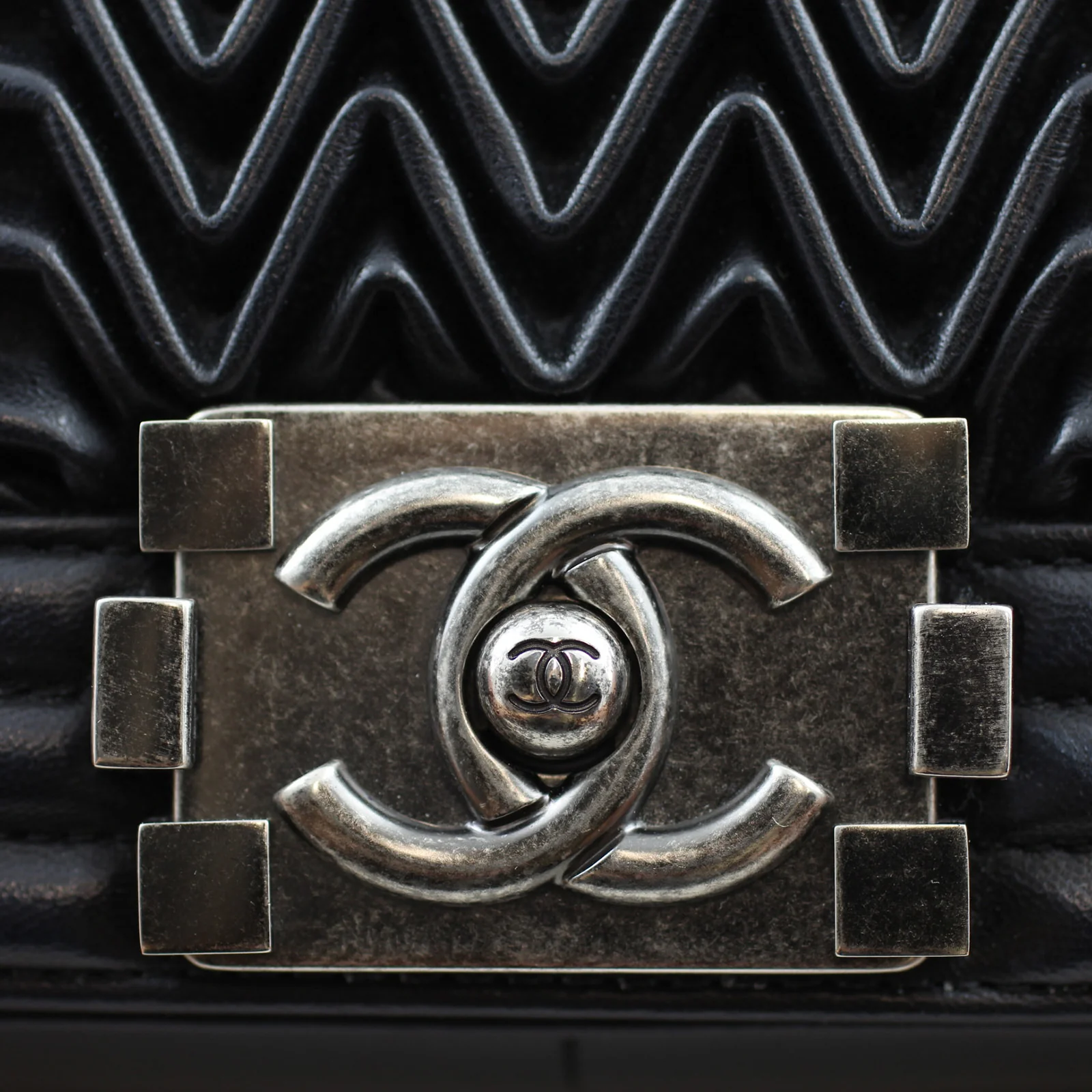 Chanel Pleated Boy Old Medium - Image 8