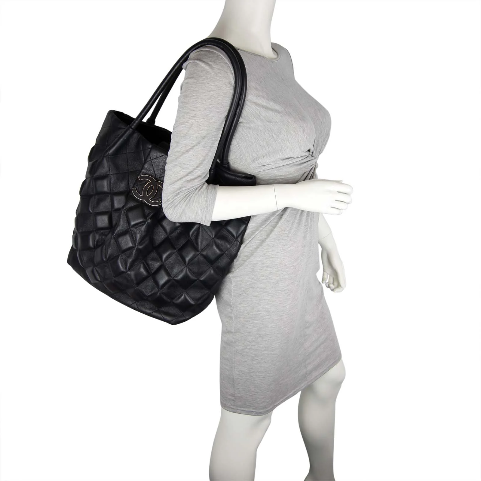 Chanel Sloane Large Tote - Image 9