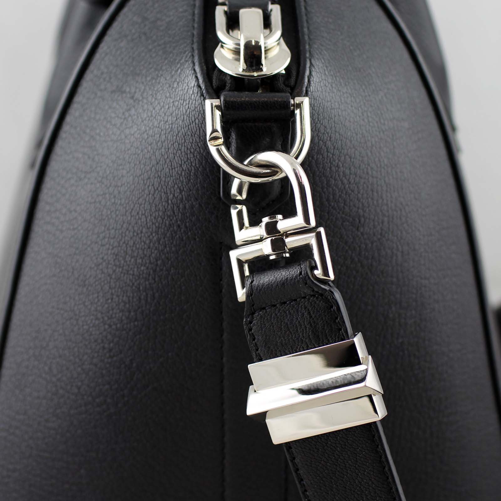 Givenchy Antigona Medium - Image 9